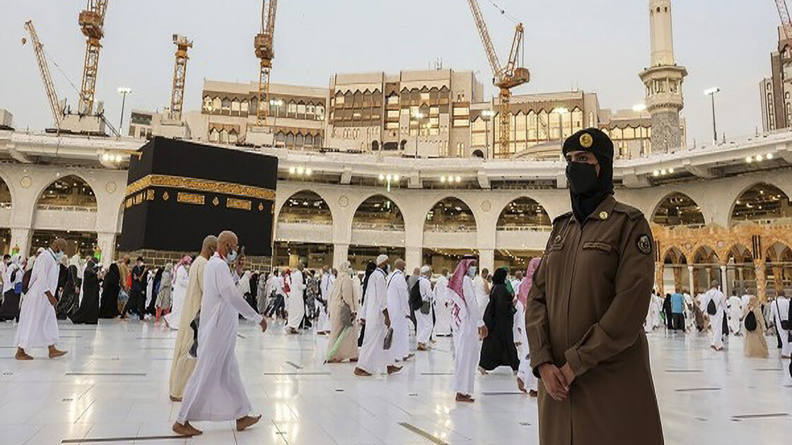 Saudi Women working in Makkah Grand Mosque and Masjid Nabwi