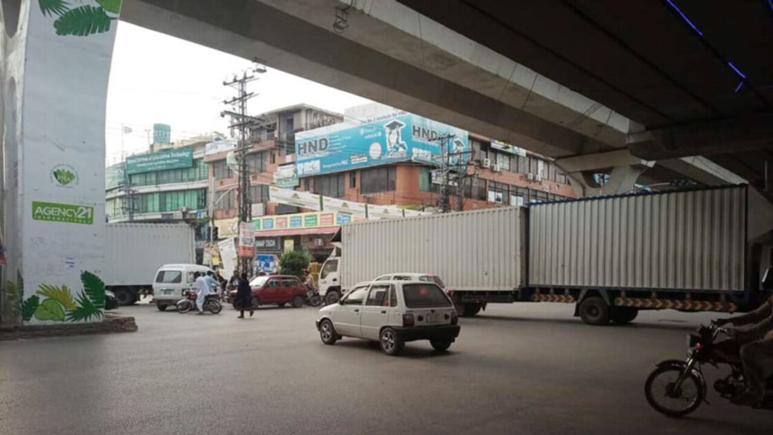 TLP-protest-roads-blocked-in-Lah (1)