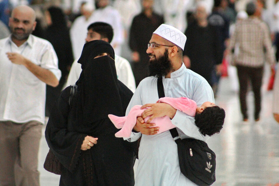 Young_Muslim_Couple_with_Toddler_at_Masjid_al-Haram